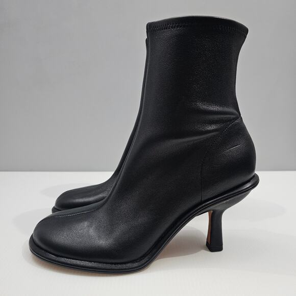Vince Freya Ankle Bootie Womens 8 Black Leather Zip Sculpted Heel Minimalist - Picture 1 of 16